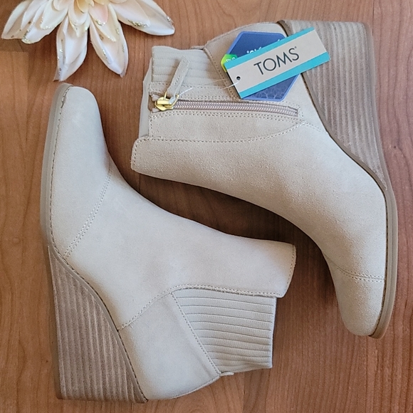 TOMS Natural Suede Bootie - Picture 1 of 11